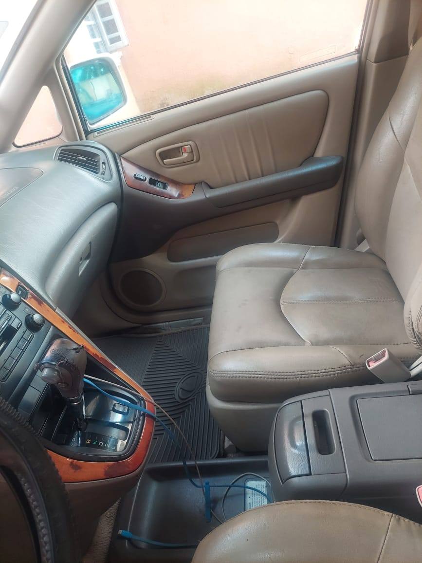 A picture of LEXUS RX300 02 08069557848