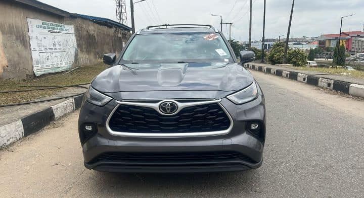 A picture of 2021 Toyota Highlander XLE AWD