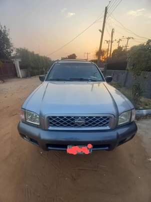 A picture of Nissan Pathfinder 2000 model for sale