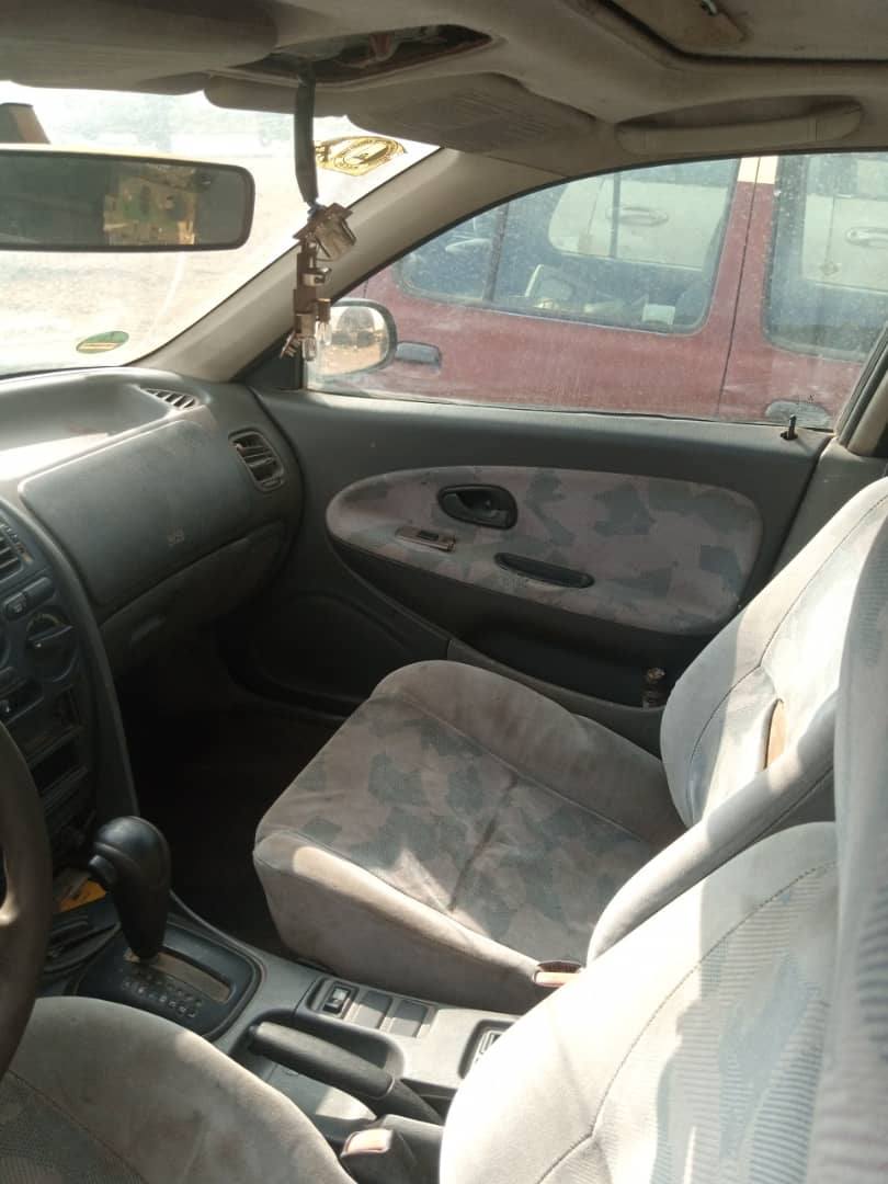 A picture of Mitsubishi Carisma