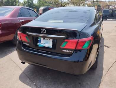 A picture of 2008 model Es 350 With very sound engine And gear