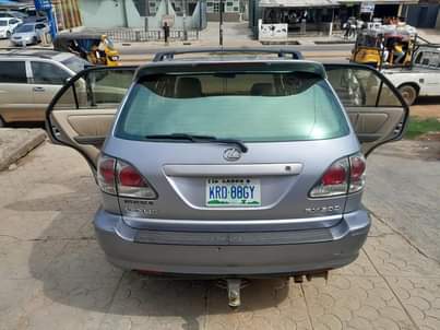 A picture of Nigerian used first body Rx300 2002 model