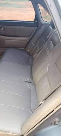 A picture of 2004 Toyota Avalon Le