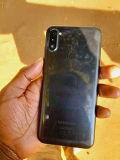 A picture of Nauza samsung A11 ina creek isiosumbua nataka 100 nichek inbox