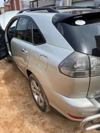 A picture of Super Clean Lexus Rx330 Super Engine