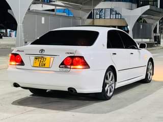 A picture of Crown Recently registered Sunroof