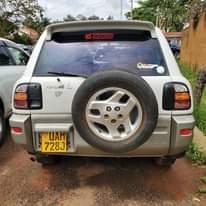 A picture of RAV4 2000 16M