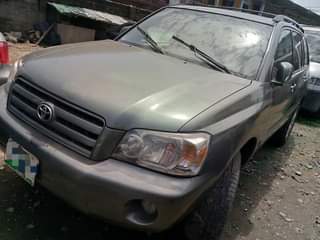 A picture of Toyota Highlander 04