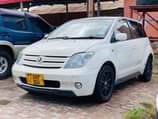A picture of Toyota Ist gari kali saaana Bei ml 9 No 0718466767