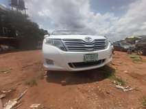A picture of Very clean and sound Toyota venza