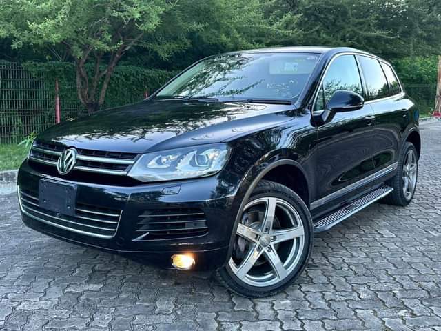 A picture of VOLKSWAGEN TOUAREG 2013