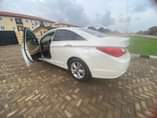 A picture of HYUNDAI SONTA 2012