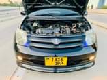 A picture of 2004 Toyota ist black