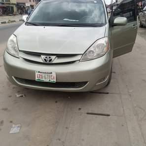 A picture of Toyota sienna 2006 model neatly used with ac 3 4mil