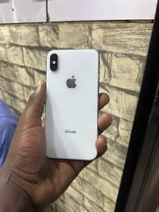 A picture of IPhone x