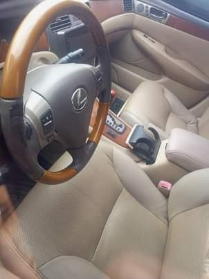 A picture of Lexus es 330 highest grade very clean and affordable