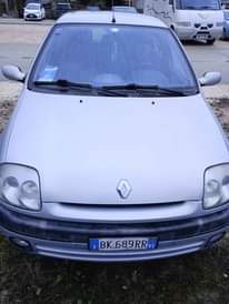 A picture of 2000 2000 Clio
