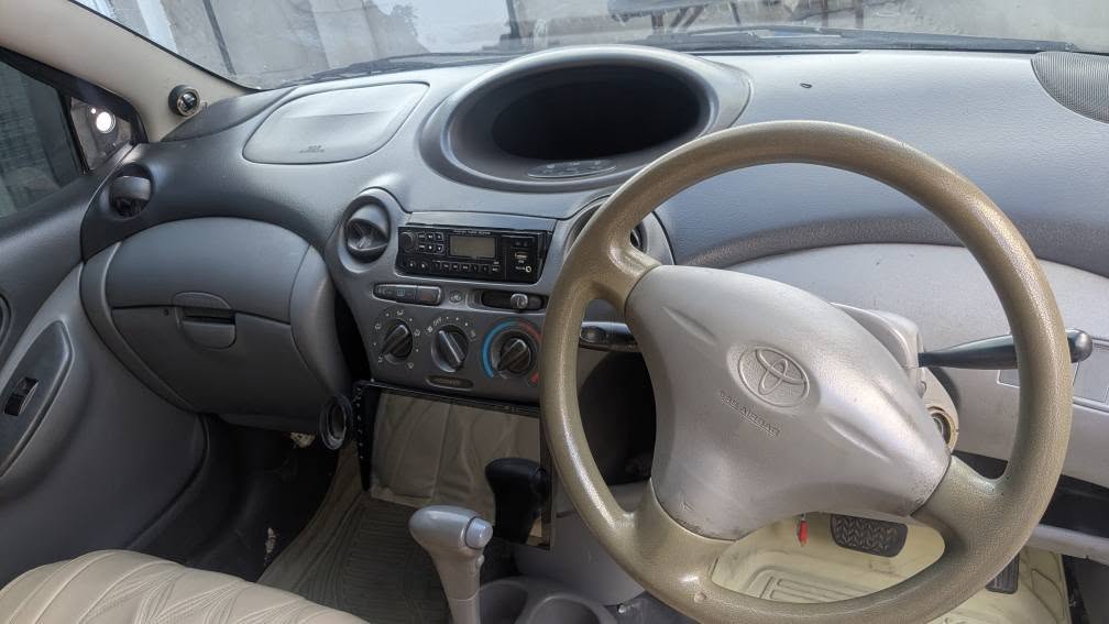 A picture of TOYOTA VITZ