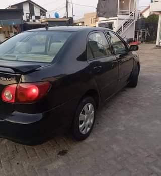 A picture of 2005 Toyota 2004 Sedan