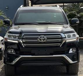 A picture of TOYOTA LAND CRUISER GXR V8 BULLETPROOF Model 2018 Price 140M