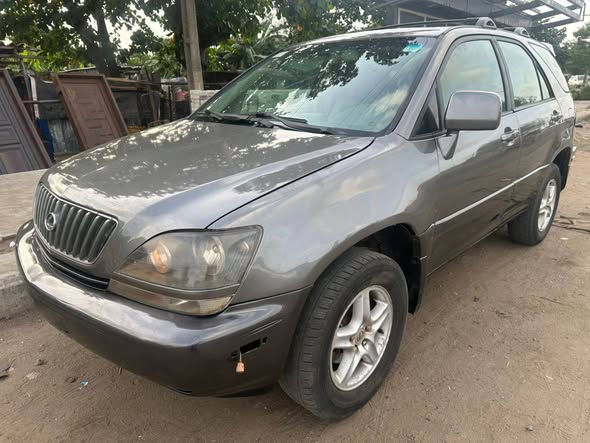 A picture of LEXUS RX 300