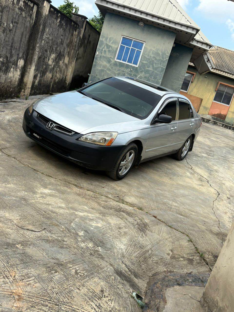 A picture of 05 Honda Accord