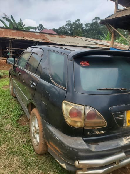 A picture of Toyota harrier 8m