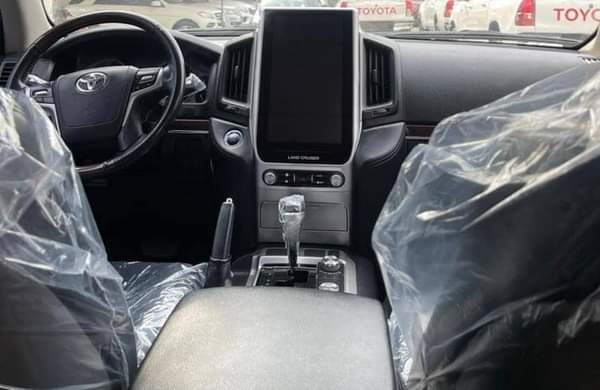 A picture of Toyota land cruiser Prado Gxr 2019 model 4 sale Bought