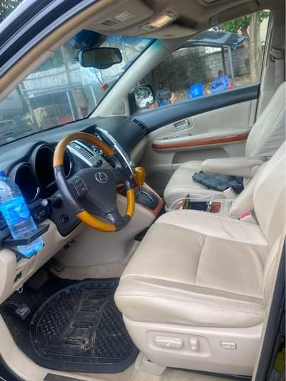 A picture of Lexus rx400h