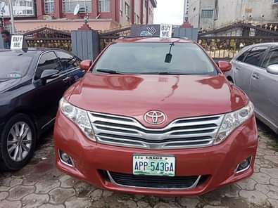 A picture of 2010 model venza everything is working super clean interior design