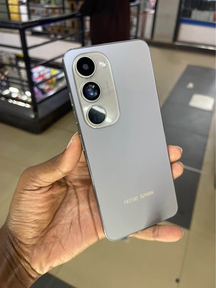 A picture of Tecno spark 40pro plus at 300 000 call on 0753430863