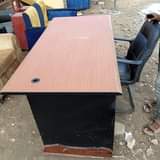 A picture of Meza ya ofisi iko powaa sna