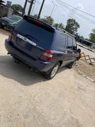 A picture of Clean 2005 highlander LIMITED EDITION first body paint buy and