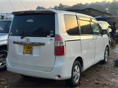 A picture of Toyota Noah
