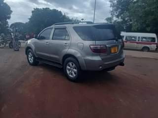 A picture of TOYOTA FORTUNER 1KD engine