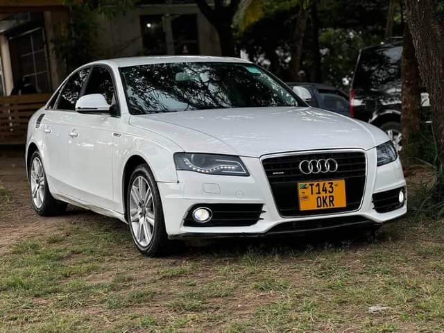 A picture of AUDIO A4 PRICE 8 9M CALL 0621007902