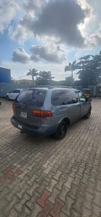 A picture of Toyota Sienna 2000 model 09035437706