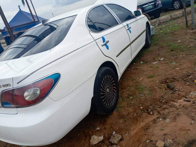 A picture of Highest grade Lexus ES 330 Everything is intact and untouched
