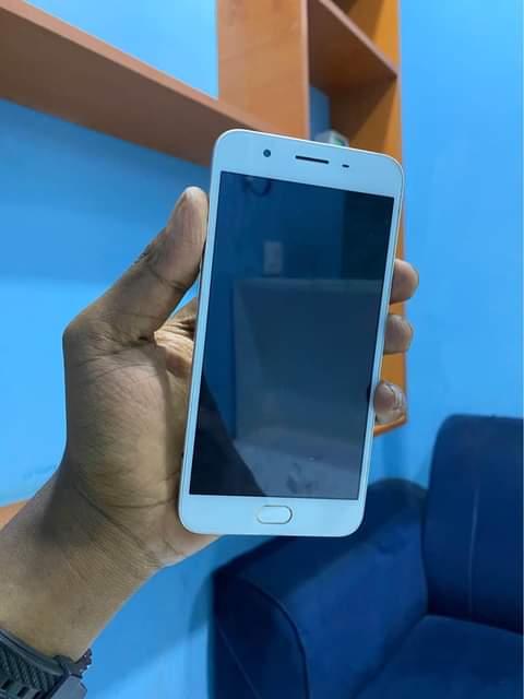 A picture of OPPO F1s