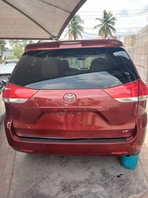A picture of Toyota Sienna Used 4plug 2011 Very sharp Everything working well