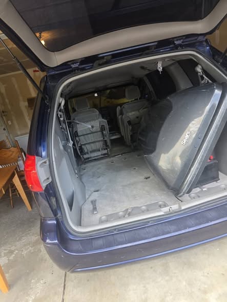 A picture of Toyota Sienna toks