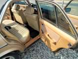 A picture of Benz 200 Regular