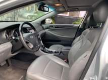 A picture of Hyundai Sonata 2012