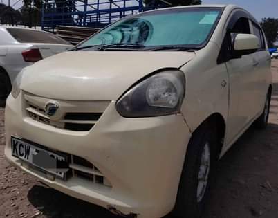 A picture of Daihatsu Mira 2012