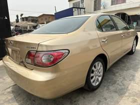 A picture of A year used lexus es 330 2004 model Buy n