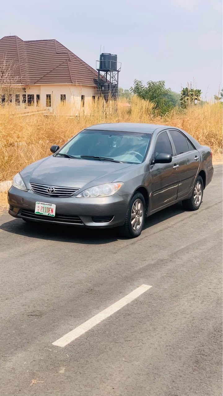 A picture of Camry 2004