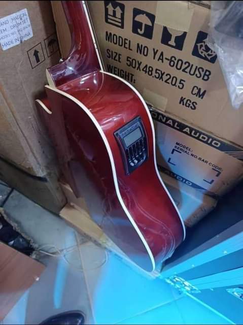 A picture of Electric acoustic guitar