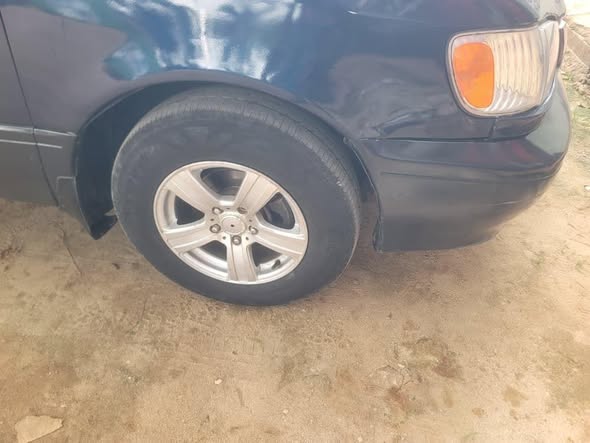 A picture of 2003 Toyota Sienna