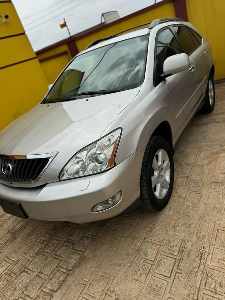 A picture of Lexus RX350