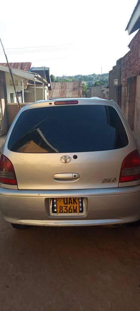 A picture of 2000 Toyota spacio